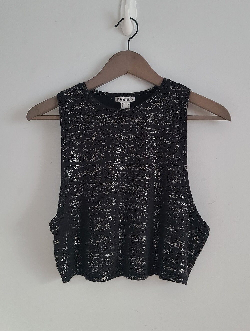 Forever 21 Black Cropped Metallic-Accent Tank Size XS